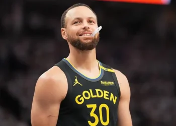 Curry Injured in Warriors’ Playoff Opener, Pacers Shock Cavs