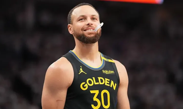 Curry Injured in Warriors’ Playoff Opener, Pacers Shock Cavs