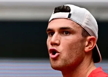 Draper Advances at French Open, Outclasses Fonseca