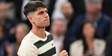 Alcaraz Through, Ruud Out at French Open