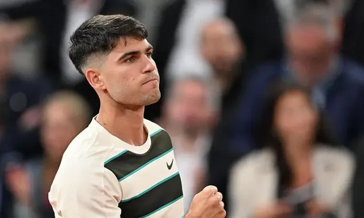 Alcaraz Through, Ruud Out at French Open