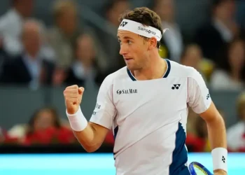 Injured Ruud Battles Past Cerundolo into Madrid Final