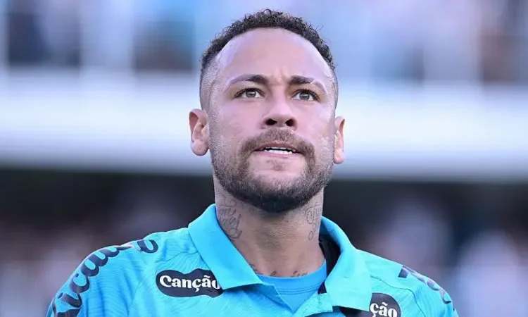 Neymar Renews with Boyhood Club Santos