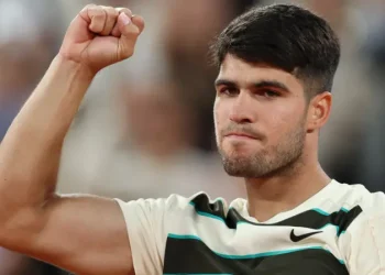 Alcaraz Storms into French Open Semi-Final, Faces Musetti Next