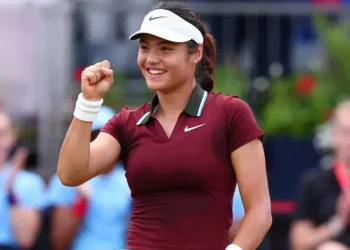 Raducanu Shines on “Home Turf” at Inaugural Women’s Queen’s; Fellow Britons Advance