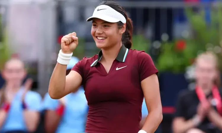 Raducanu Shines on “Home Turf” at Inaugural Women’s Queen’s; Fellow Britons Advance