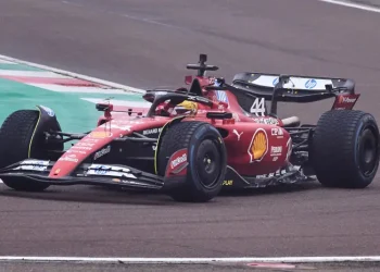Hamilton Hails “Mega Progress” as Ferrari Overtakes Mercedes
