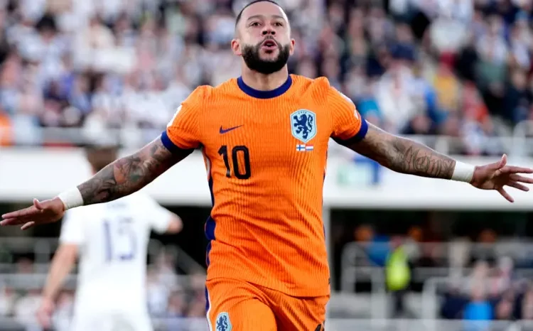 Depay Equals Van Persie’s Record