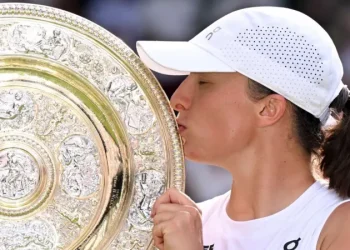 Swiatek Achieves Historic Wimbledon Victory with Dominant Double Bagel