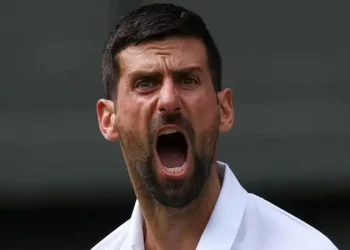 Djokovic Breaks “Federer Curse” in Gritty Wimbledon Quarter-Final Advance