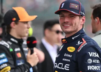 Verstappen Snatches British GP Pole from Piastri in Dramatic Qualifying
