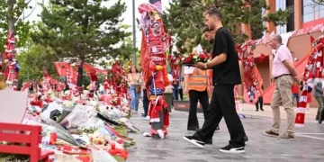 Manchester United Pay Tribute to Jota and Silva at Anfield
