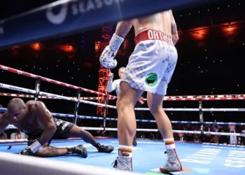 Usyk Reclaims Undisputed Heavyweight Title with Dominant Win Over Dubois