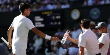 Alcaraz Survives Wimbledon Opener Amidst Heat and Fognini Scare