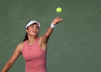 Raducanu Beats Osaka in Washington