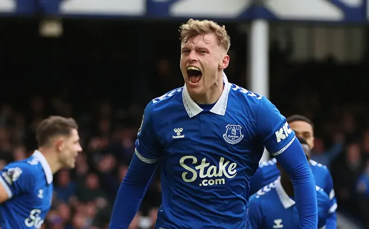 Branthwaite Commits Long-Term Future to Everton