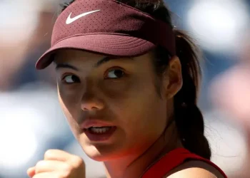 Dominant Raducanu Races into US Open Third Round