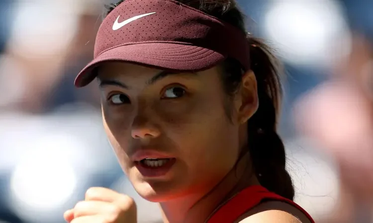 Dominant Raducanu Races into US Open Third Round