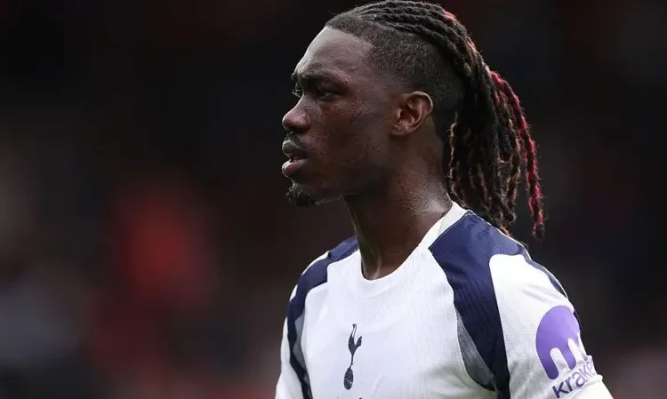 Galatasaray in Talks to Loan Tottenham’s Yves Bissouma