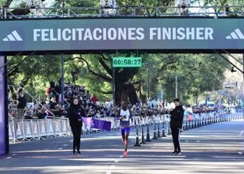 Kiplimo Smashes Buenos Aires Course Record in Commanding Win