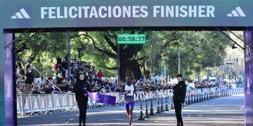 Kiplimo Smashes Buenos Aires Course Record in Commanding Win