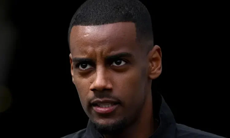 Newcastle Striker Alexander Isak’s Future in Doubt Amid PFA Awards Absence