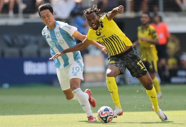 Dortmund Eyes Chelsea Duo: Chukwuemeka and Anselmino