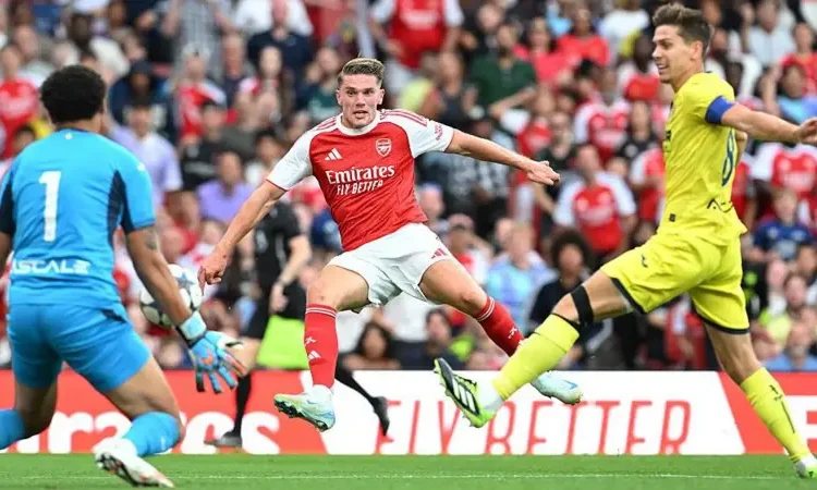 Gyokeres Makes Promising Debut Despite Arsenal Defeat