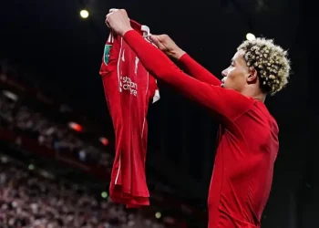 Ekitike’s “Stupidity” Paves Way for Isak Start