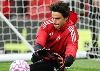 Lammens Debut Dilemma: £18M Keeper Waits for Man Utd Chance