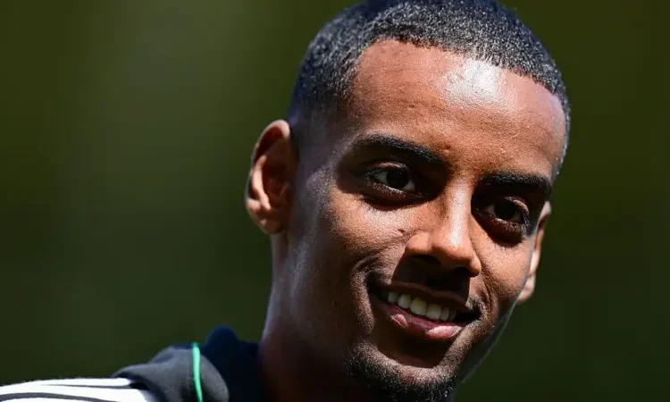 Liverpool Agree British Record Deal for Isak