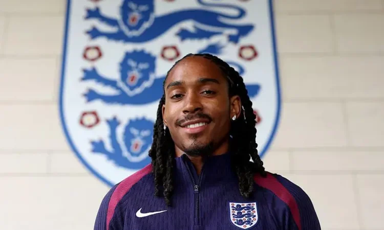 Spence Hopes to Inspire as First Muslim England Player