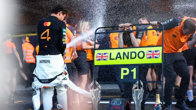 Norris Takes Championship Lead with Dominant Mexico Victory