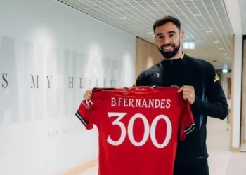 Fernandes Delays Future Talks, Puts United Ambitions First