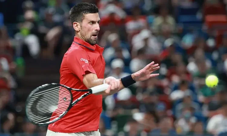 Djokovic Survives Injury and Heat to Reach Shanghai Quarters