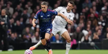 Trossard Set-Piece Clincher Sends Arsenal Top