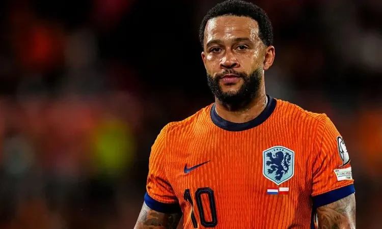 Depay Delayed as Stolen Passport Halts Netherlands Trip