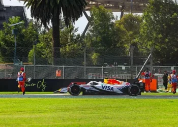 F1 Driver Lawson Narrowly Avoids Fatal Crash with Marshals in Mexico
