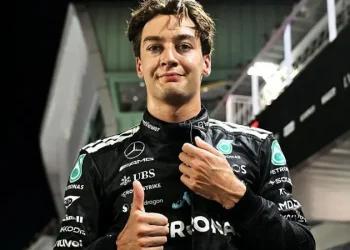 Russell Grabs Stunning Singapore Pole as Verstappen-Norris Drama Unfolds