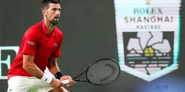 Djokovic Survives Brutal Heat to Reach Shanghai Semis