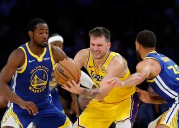 Warriors Thump LeBron-less Lakers in Season Opener
