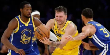 Warriors Thump LeBron-less Lakers in Season Opener