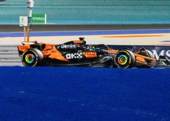 Piastri Claims Qatar Sprint Pole in Tight Title Race