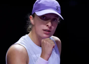 Swiatek and Rybakina Dominate WTA Finals Opener in Riyadh