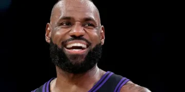 LeBron James Breaks NBA Consecutive Seasons Record in Lakers Victory
