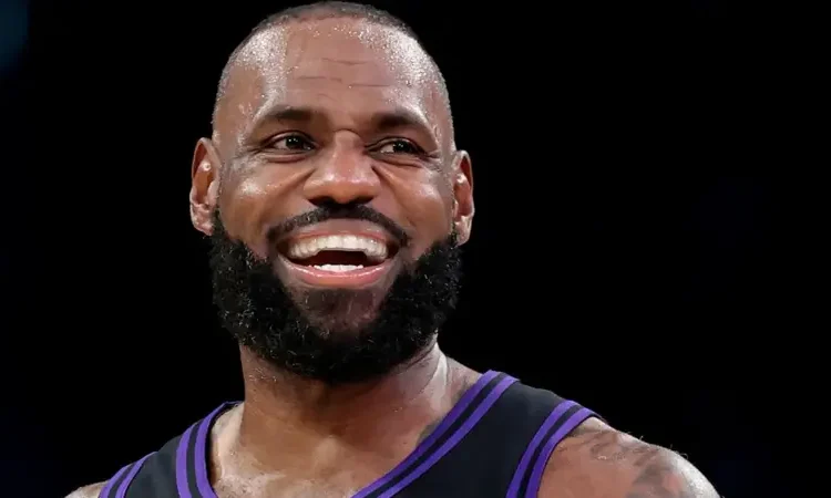 LeBron James Breaks NBA Consecutive Seasons Record in Lakers Victory