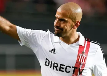 Verón Banned for Six Months Over Guard of Honour Refusal