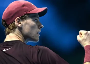 Sinner Dominates Injured Auger-Aliassime in ATP Finals Opener