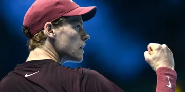 Sinner Dominates Injured Auger-Aliassime in ATP Finals Opener