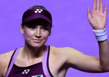 Rybakina Eliminates Swiatek in WTA Finals Stunner